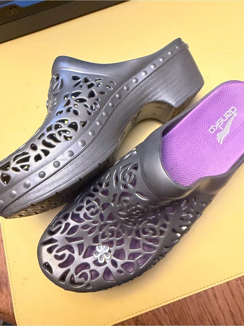 Dansko silver Pippa Slip-On Clogs & Floral Cutouts Sz. 41/10.5 - Picture 3 of 6